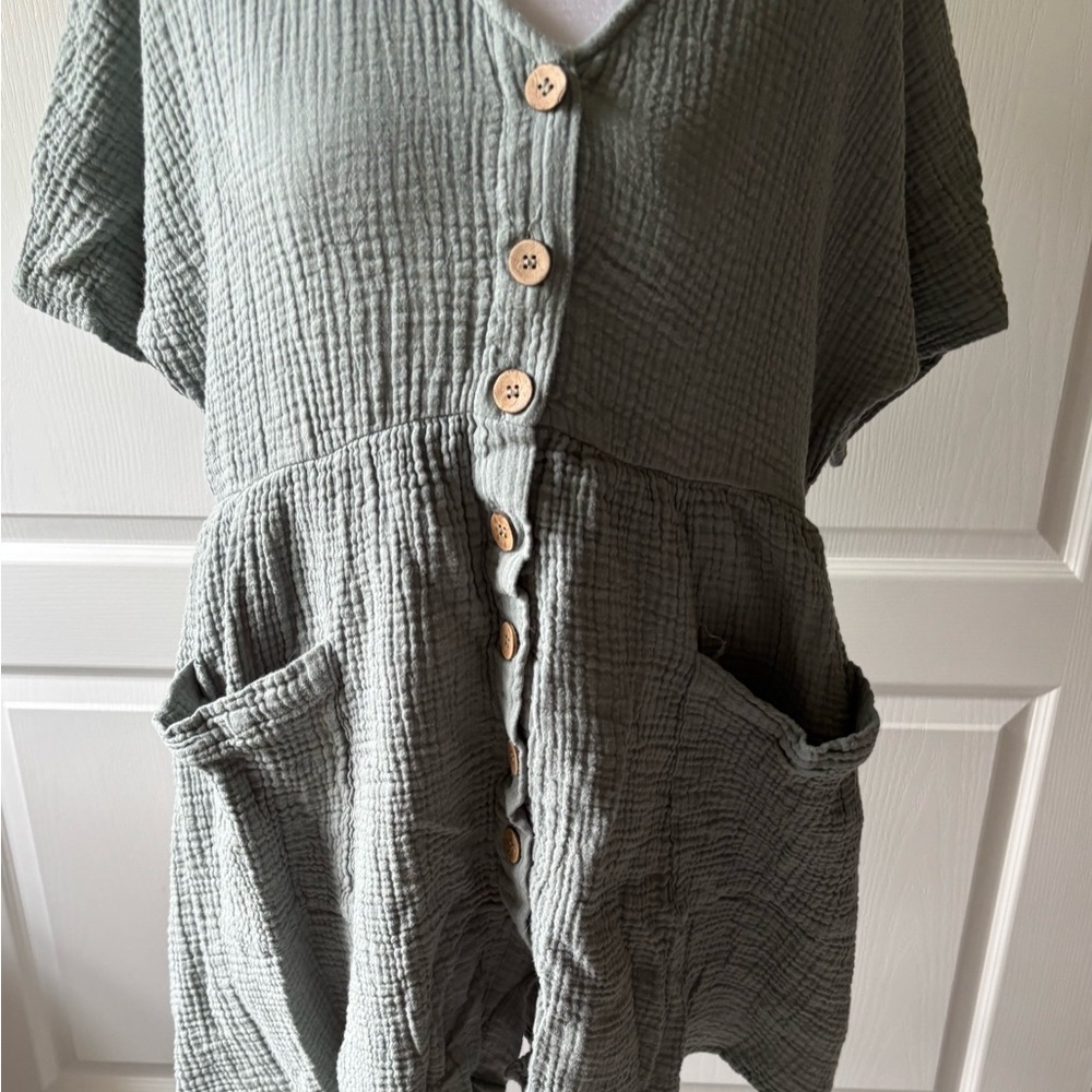 By Together Green Button-Down Blouse - Picture 2 of 4